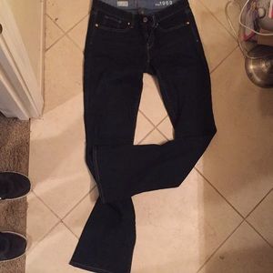 Used dark washed Gap Curvy 27L